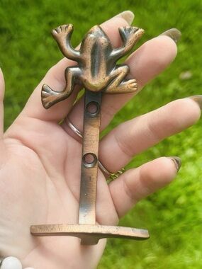 Vintage Cast Iron Frog Wall Hooks Set of 2 Frog Wall Hanging Hooks Copper Toned